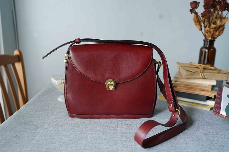 Treasure hunt retro antique bag - German Aigner classic burgundy pear-shaped leather shoulder bag - กระเป๋าแมสเซนเจอร์ - หนังแท้ สีแดง