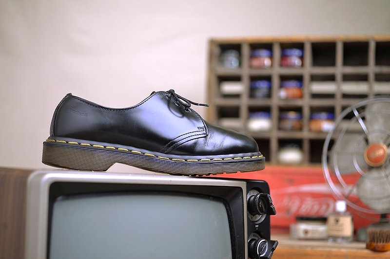 Vintage 英國Dr. Martens 黑色3孔手工鞋 - 芭蕾舞鞋/平底鞋 - 真皮 黑色