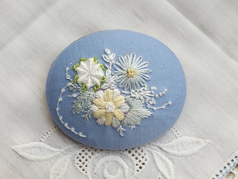 Embroidery Brooch/Obsessed /B - Brooches - Thread 