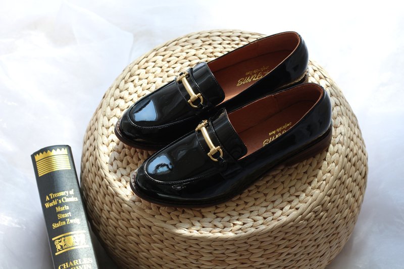 【British Love Style】Fashionable fog gold buckle women's shoes. Carbon fiber black diamond - รองเท้าอ็อกฟอร์ดผู้หญิง - หนังแท้ สีดำ