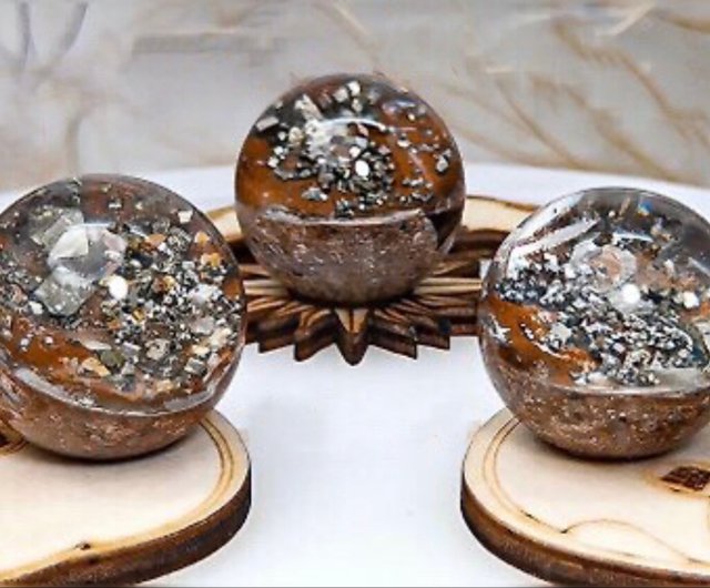 無限ループ【金運招来の黄鉄鉱水晶ボール】パイライト 黄鉄鉱 水晶玉