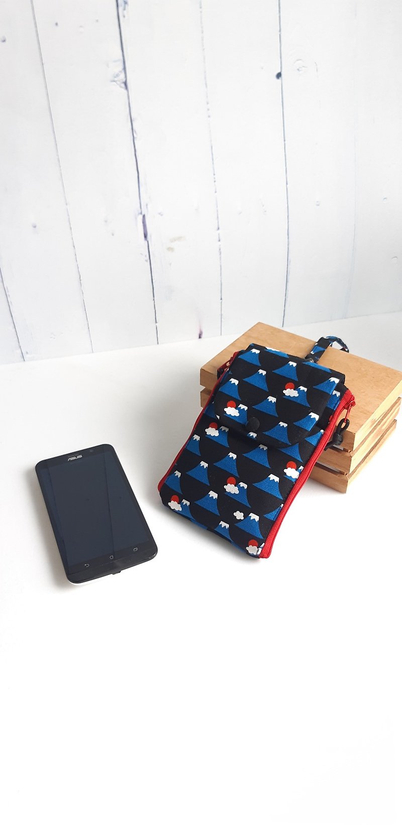 富士山の携帯電話収納バッグ - リストストラップ付き (調節可能な蝋ロープストラップを購入可能) - 財布 - コットン・麻 