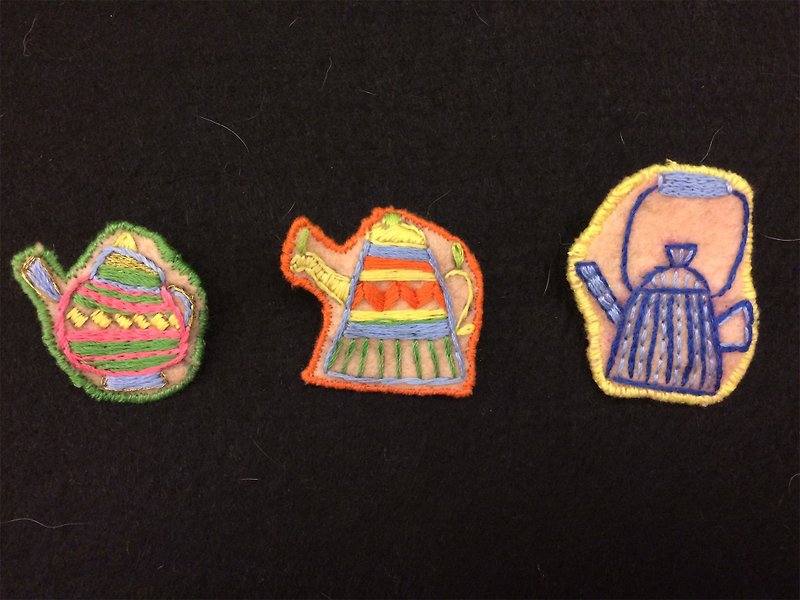 Teapot hand embroidery brooches - เข็มกลัด - งานปัก หลากหลายสี