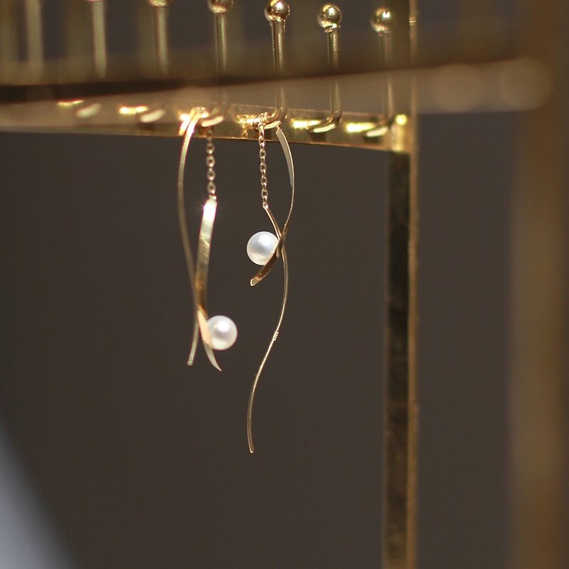 Large S Curve 925 sterling silver natural pearl ear line - ต่างหู - โลหะ สีทอง