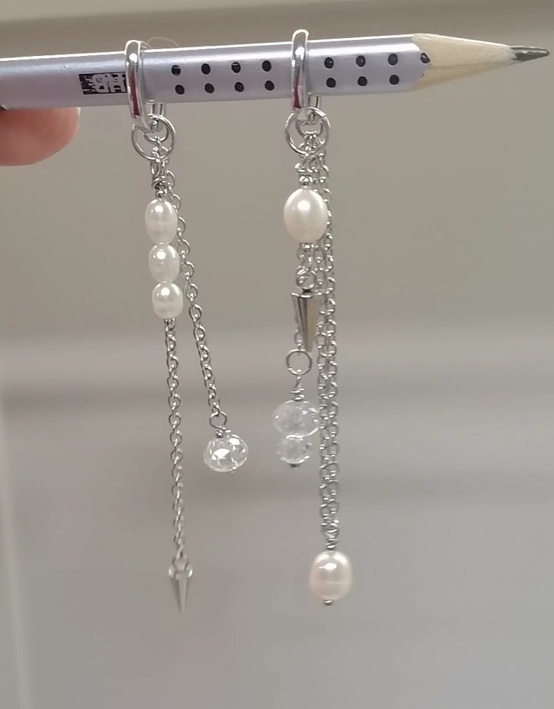 Earrings  with pearls and glass - 耳環/耳夾/耳骨夾 - 其他材質 白色