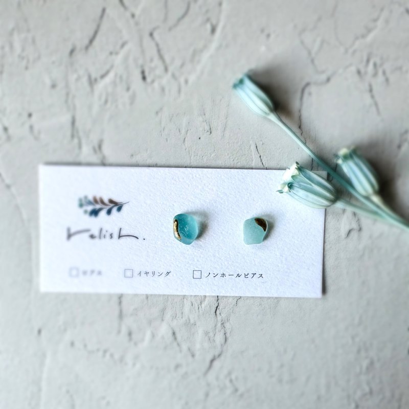 [Resale] Gift from the sea, seagrass, gold-laced line earrings, non-pierced earrings, small, simple, light blue, light blue, gold, blue, office - ต่างหู - แก้ว สีน้ำเงิน