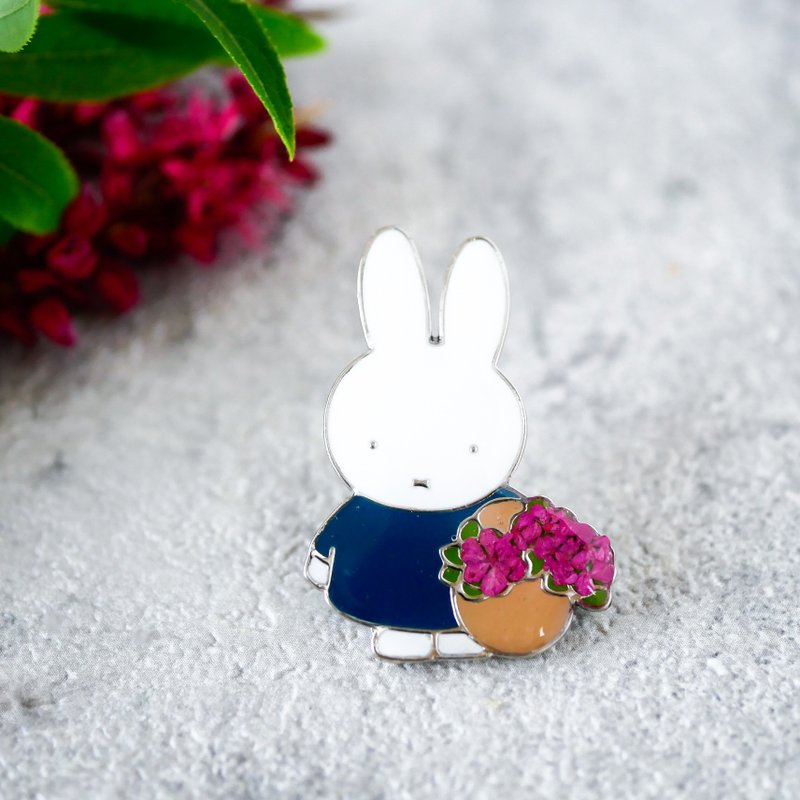 【Pinkoi x miffy】米菲押花別針 / 沈穩深藍款 - 徽章/別針 - 樹脂 藍色