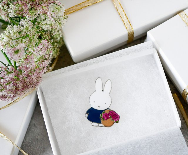 Pinkoi x miffy】押し花ピンバッチ - ショップ schaf* シャーフ