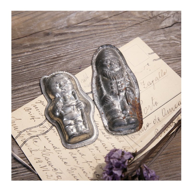 アメリカのヴィンテージ品。初期の金属モールド。チョコレート型。ケーキ型。焼き型。錆あり。ディスプレイ用コレクション。 - 置物 - 金属 