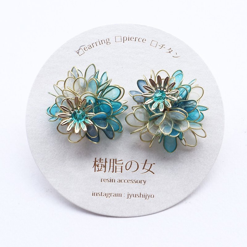紫陽花の花耳飾り　ターコイズブルー - 耳環/耳夾 - 其他材質 藍色