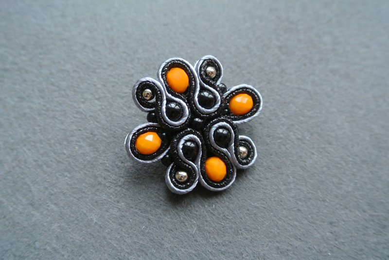 Black and Orange Beaded Brooch Pin Soutache Embroidered ornament - 胸針 - 其他材質 黑色