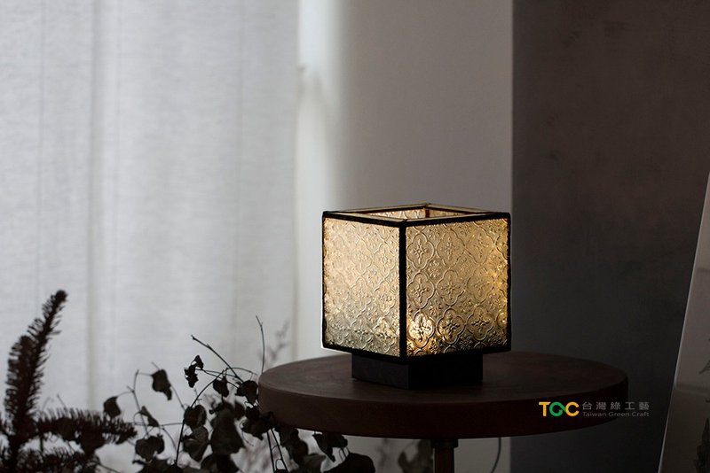褶光燈∣海棠花玻璃∣LED暖光∣手工鑲嵌玻璃∣USB線 - 燈具/燈飾 - 玻璃 