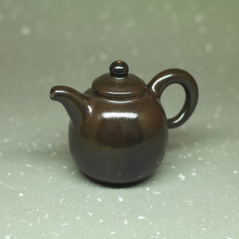 鐵釉 灣嘴 梨身正把茶壺 手作陶藝 茶道具 - 茶壺/茶杯/茶具 - 陶 咖啡色