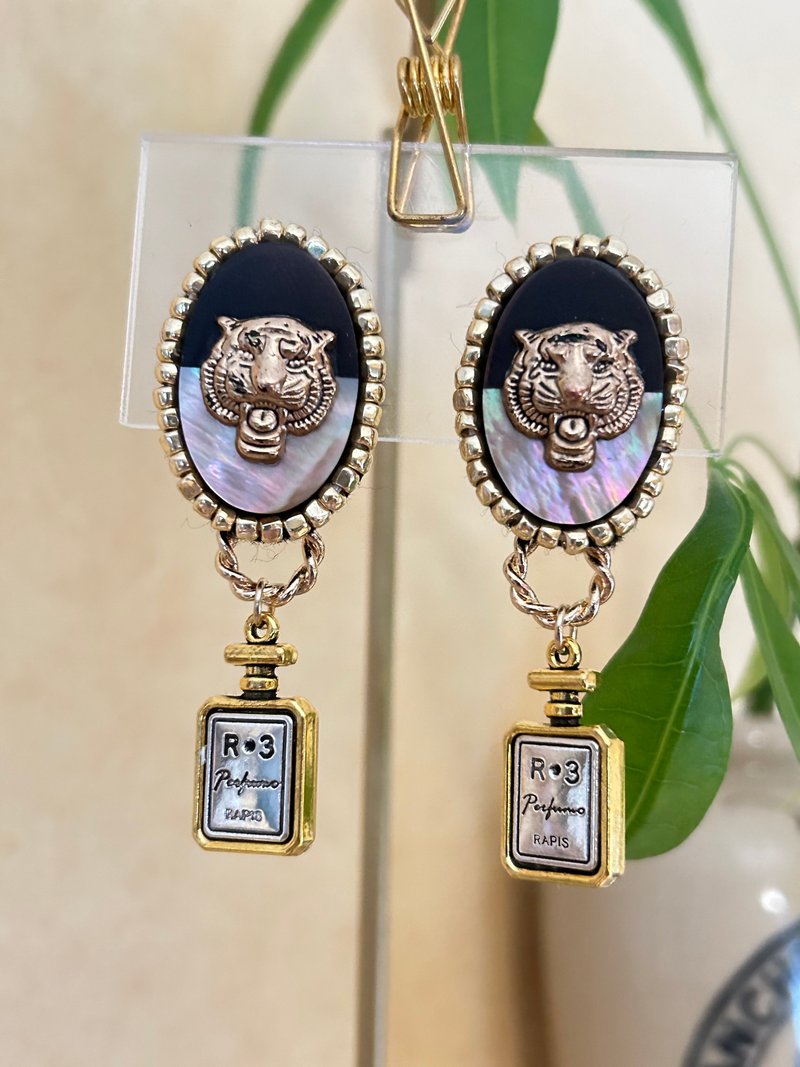 Tiger cabochon and perfume bottle charm earrings - Earrings & Clip-ons - Other Metals 