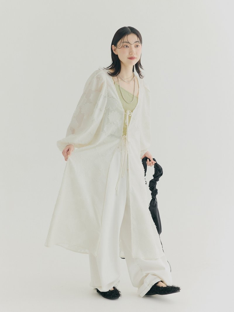 SEQUI HIBI 透膚花紋泡泡袖綁帶罩衫－淺米色 - 洋裝/連身裙 - 聚酯纖維 白色