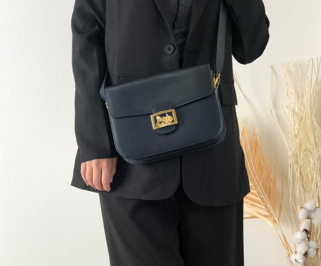 日本直送 名牌中古包 】CELINE セリーヌ ホースキャリッジ 馬車 レザー クロスボディ ショルダーバッグ ネイビー vintage 2jd4b4  - ショップ VintageShop solo ショルダーバッグ - Pinkoi