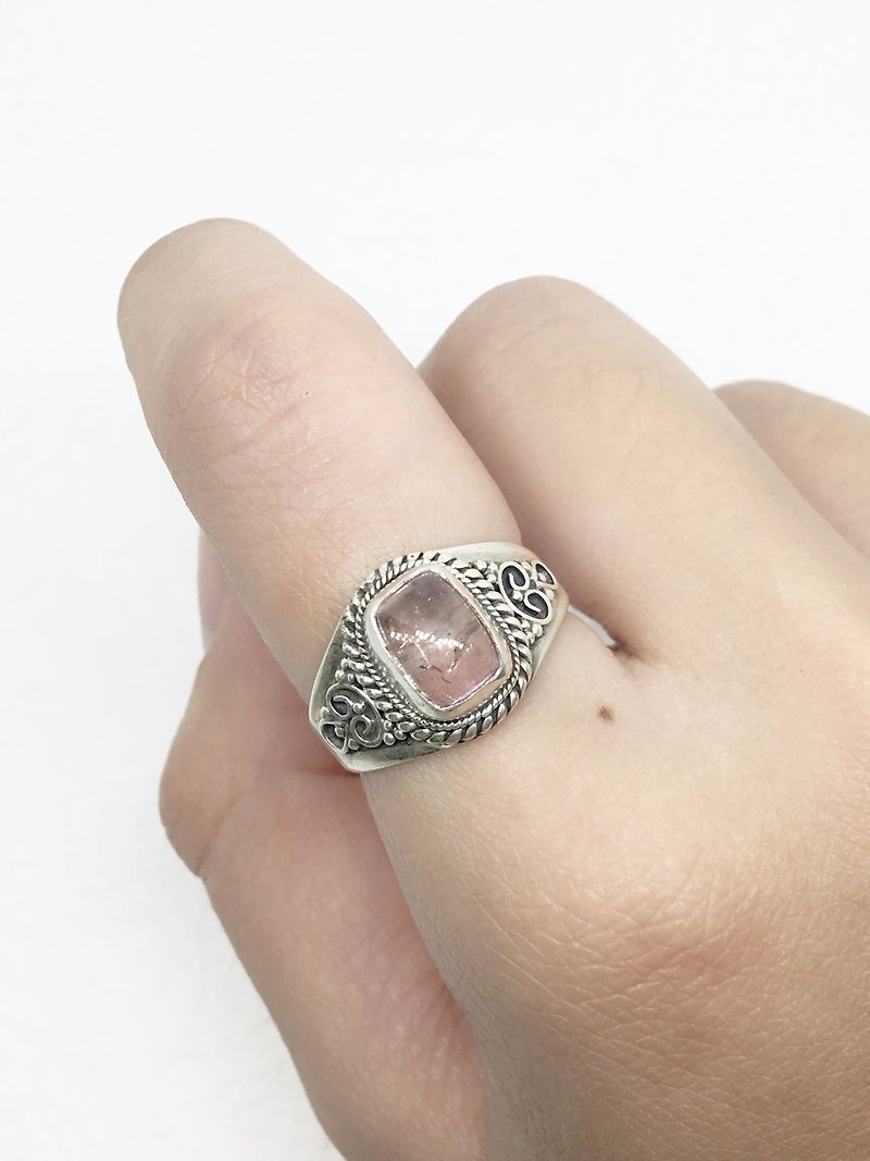 Pink Tourmaline Retro Design Ring in Sterling Silver Nepal Handmade Mosaic (Style 2) - แหวนทั่วไป - เครื่องเพชรพลอย สึชมพู