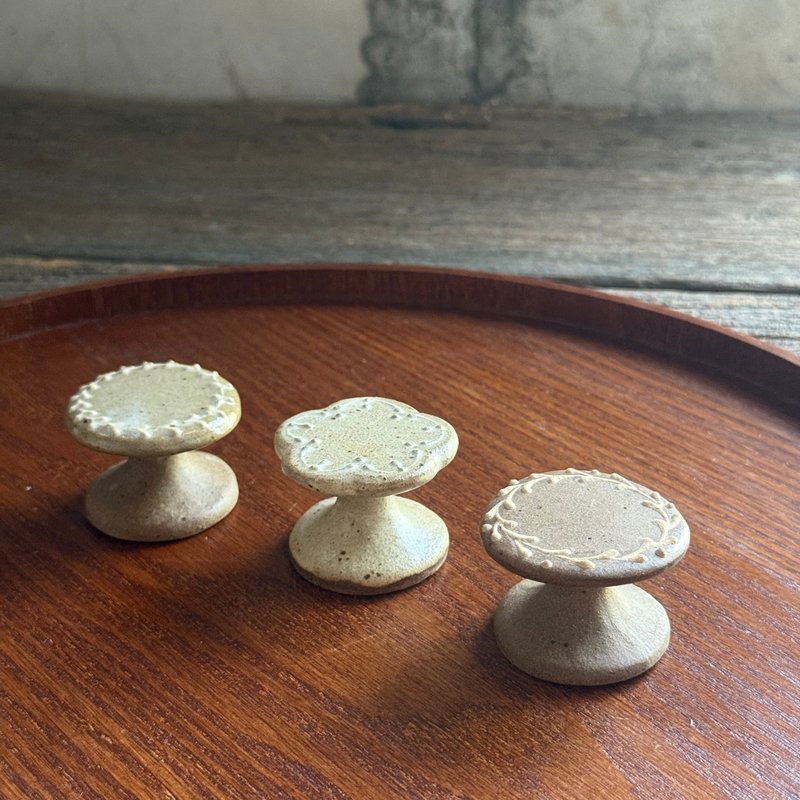 小物_蓋置_戒指台 - 擺飾/家飾品 - 陶 白色