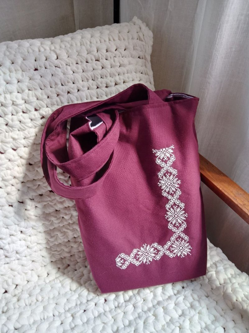 手作酒紅色托特包   白色刺繡獨特布料肩包   女性友善環保禮物 - 手袋/手提包 - 棉．麻 多色