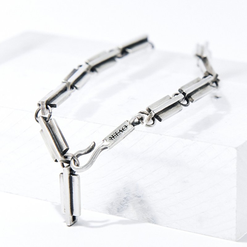 Bold line bracelet - สร้อยข้อมือ - เงินแท้ สีเงิน