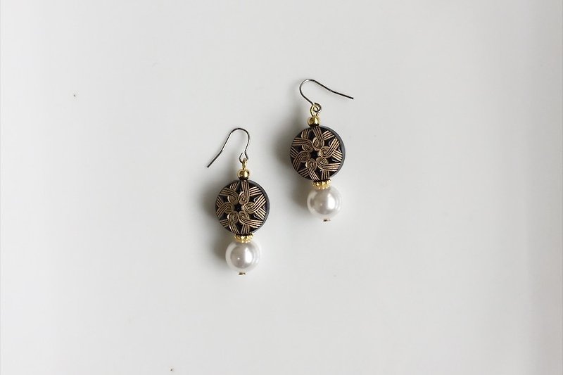 Knot antique resin earrings (only one piece) - ต่างหู - โลหะ สีดำ