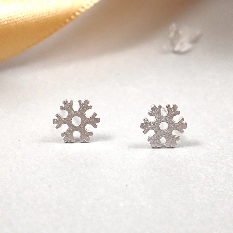 Limited-Christmas snowflake matte sterling silver earrings. Christmas exchange gifts - Earrings & Clip-ons - Sterling Silver Silver