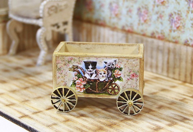 Miniature dollhouse trolley 1:12 - อื่นๆ - ไม้ หลากหลายสี