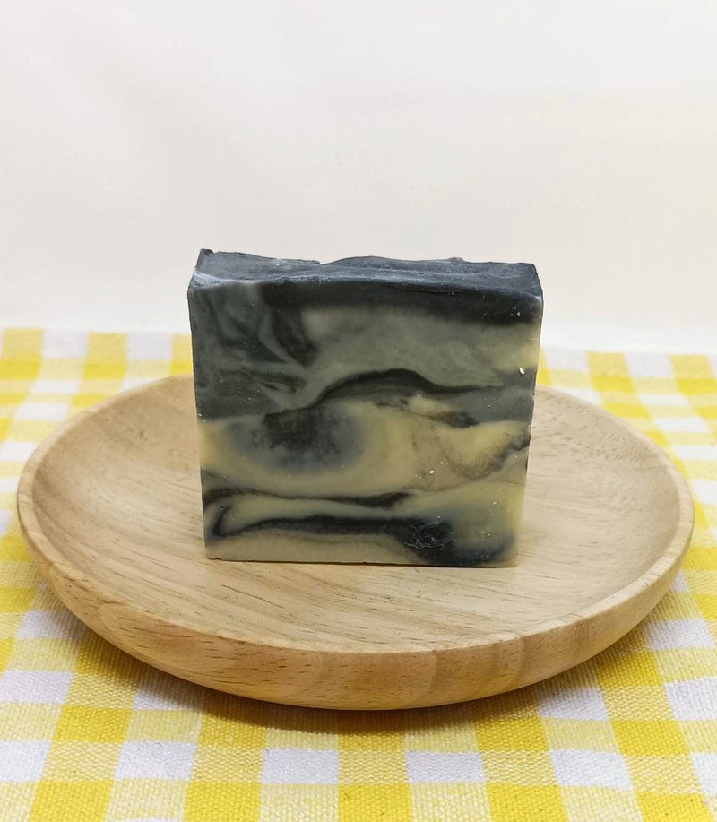 Plant charcoal purification and detoxification Andro Baguette oil cold soap about 60g - สบู่ - วัสดุอื่นๆ สีดำ