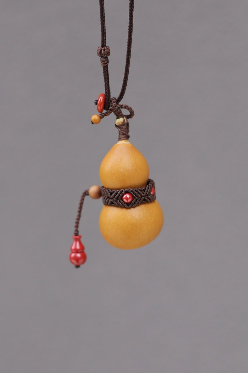 春秋原創設計 | 天然葫蘆 全手工編繩 高含量硃砂 | 吊墜 項鏈 - 項鍊 - 植物．花 紅色