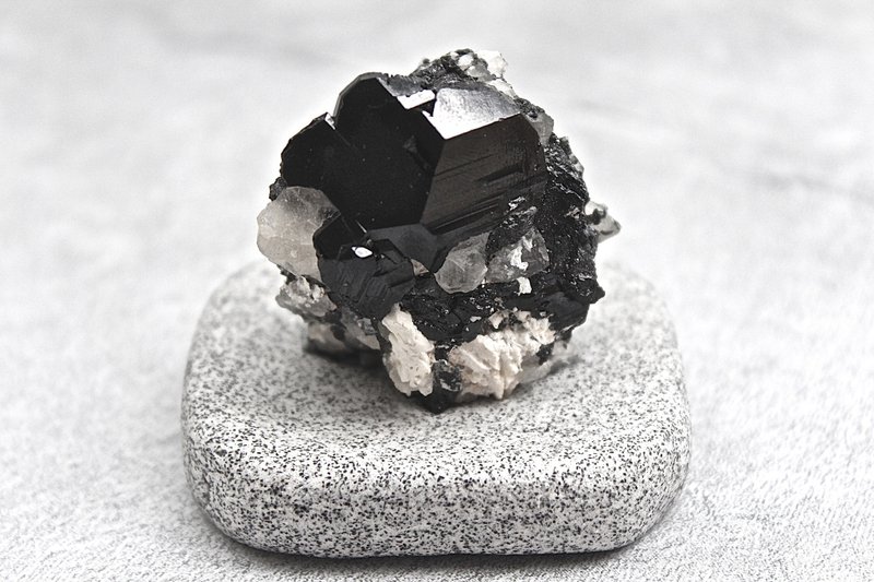 石栽 SHIZAI 黑碧璽原礦-含底座 - 擺飾/家飾品 - 寶石 黑色