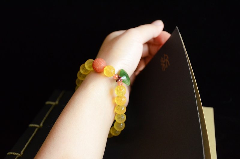 [pattern] Amber natural amber traditional back beaded retro literary bracelet - Bracelets - Gemstone Yellow
