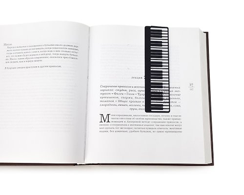 Design Atelier Article Black Metal Bookmark Piano Player, Perfect Gift Idea for Avid Reader Music Lover