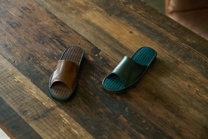 Tatami Sandal Slippers, All Black, Wrapped in Kyushu-produced rush grass and Himeji leather, Relaxing slippers that can be worn barefoot, Indoors and outdoors, Made in Japan - Slippers - Genuine Leather Brown