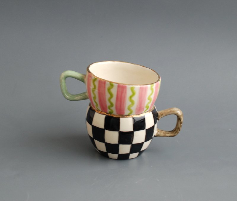 Porcelain mug Painted black and white check Dancing mug Wonderland - Mugs - Porcelain Multicolor