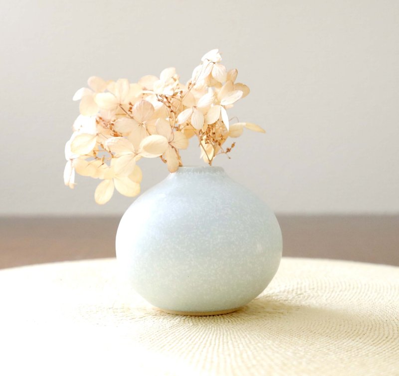 白い結晶釉のふっくら一輪挿し - 花瓶/花器 - 陶 白色