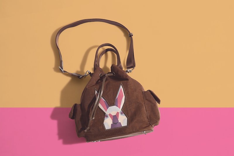 Khieng Atelier Diamond Rabbit Diamond Rabbit Shoulder Bucket Bag - Earth Brown - กระเป๋าแมสเซนเจอร์ - วัสดุอื่นๆ สีนำ้ตาล