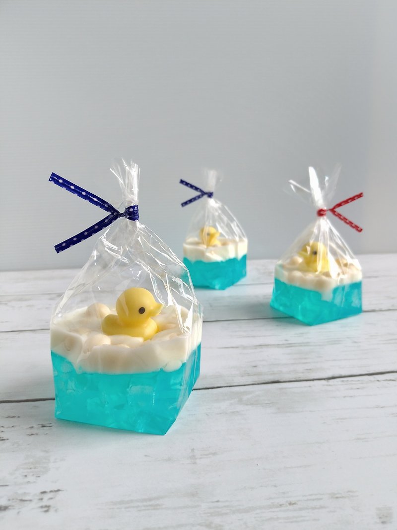 Duckling bubble bath handmade soap - ผลิตภัณฑ์ล้างมือ - วัสดุอื่นๆ สีน้ำเงิน