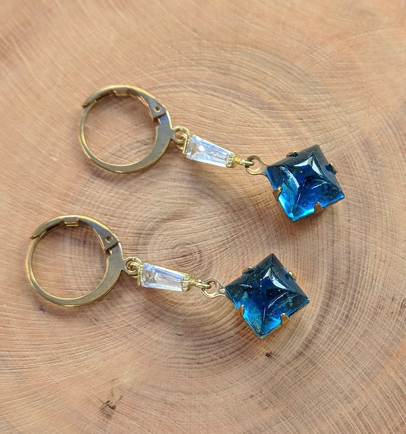Blue Glass Drop Earrings - ต่างหู - แก้ว สีน้ำเงิน
