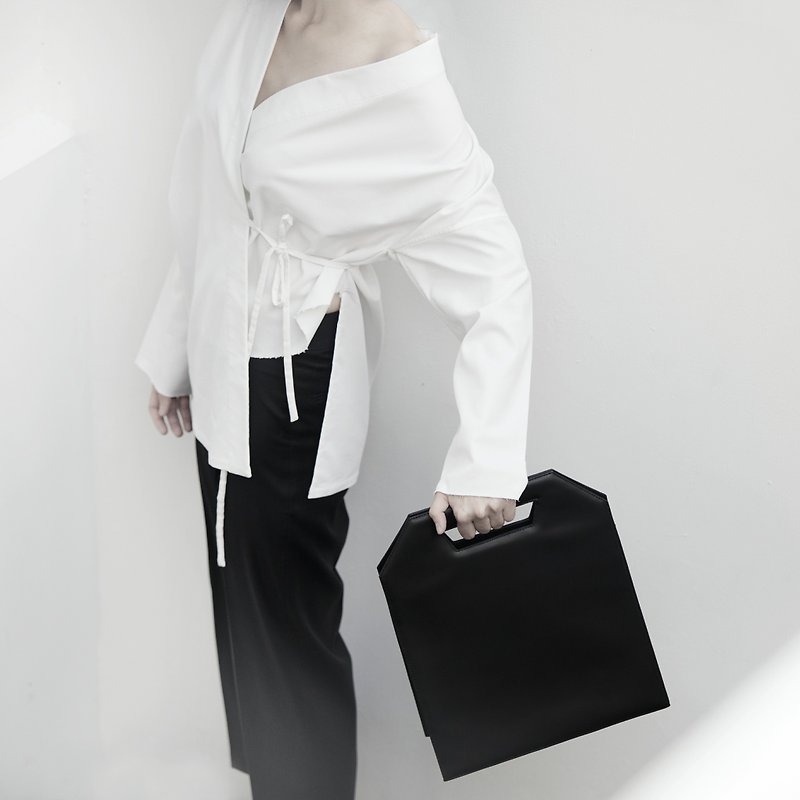 Maxi Kontur - large minimalist structured leather bag