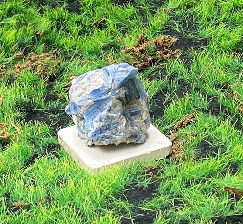 天然原礦藍晶石共生金雲母 療癒 招財 溝通 表達 觀察力 快速出貨 - 擺飾/家飾品 - 水晶 多色