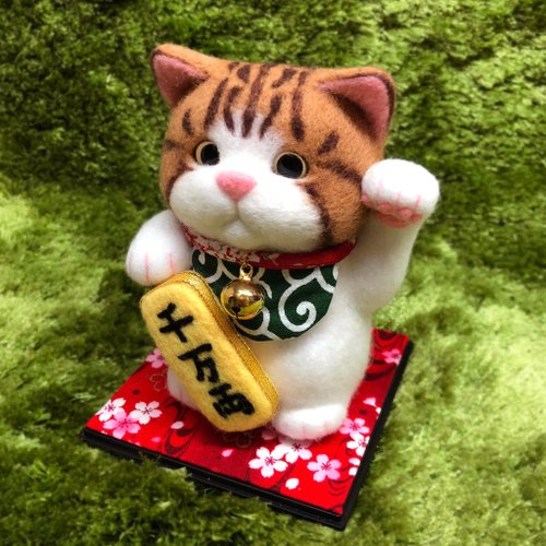 木製 招き猫 中型 茶色 木製 招き猫 中型 茶色