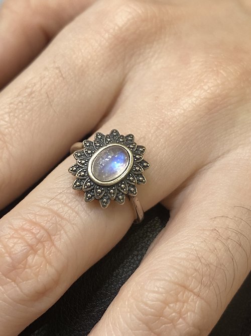 波卡圓點與小月光 斯里蘭卡月光石強藍光活口925銀戒指