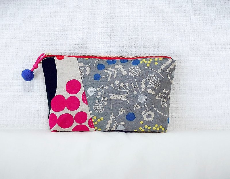 Stitching cosmetic bag - imported Japanese flower cloth - red round + gray floral - กระเป๋าเครื่องสำอาง - ผ้าฝ้าย/ผ้าลินิน สีเทา