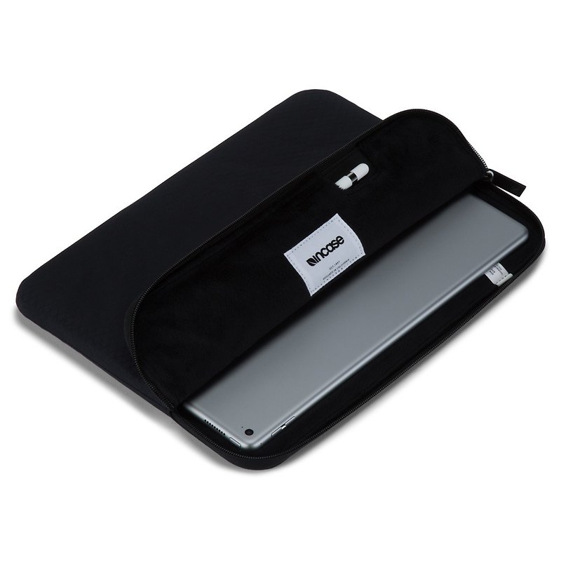 [INCASE] Slim Sleeve iPad Pro 12.9インチ防犯パッケージ（ペンスロット付）（ブラック） - タブレット・PCケース - その他の素材 ブラック