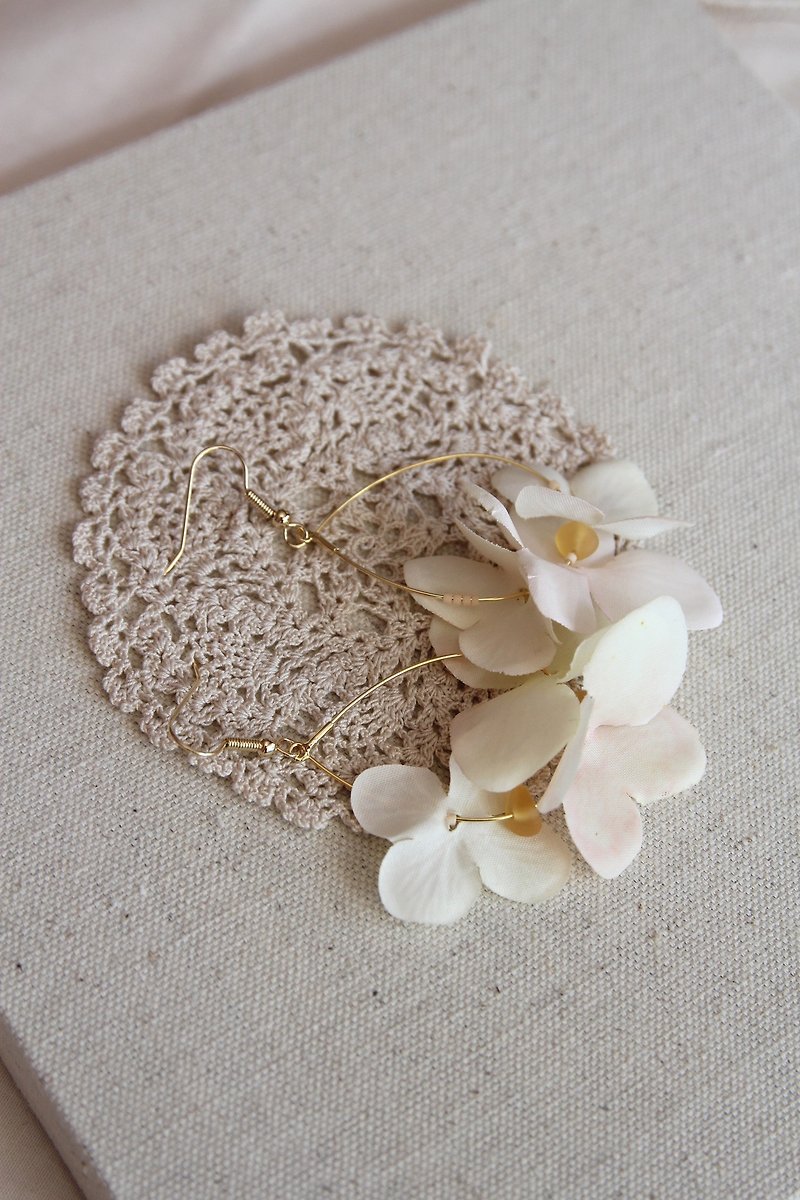Floral Earrings , Flower Earrings , Artificial Flower Earrings , Jewellery  - Earrings & Clip-ons - Plants & Flowers Khaki