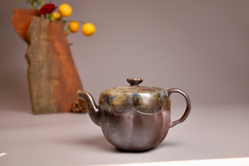 Hand-pressed wood-fired teapot (black) - ถ้วย - ดินเผา 