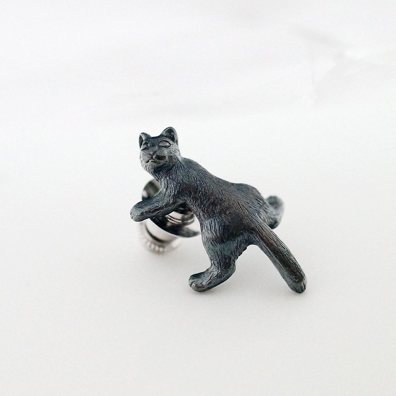 Turning cat pin brooch black cat