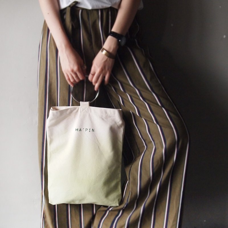 Grass Green Gradient - Hand Dye Tote - กระเป๋าถือ - ผ้าฝ้าย/ผ้าลินิน สีเขียว