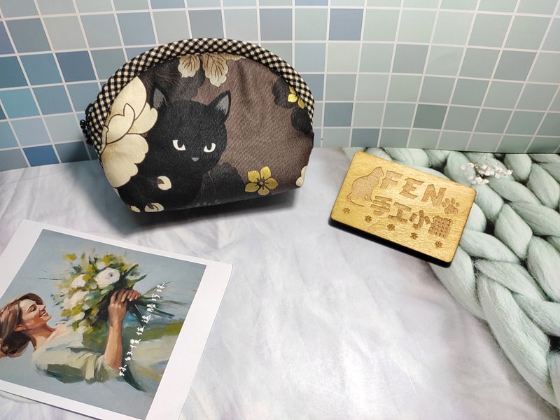 小物系列-日本布牡丹花黑貓布加鋪棉手工款拉鍊貝殼包-拉鍊零錢包 - 手拿包 - 棉．麻 