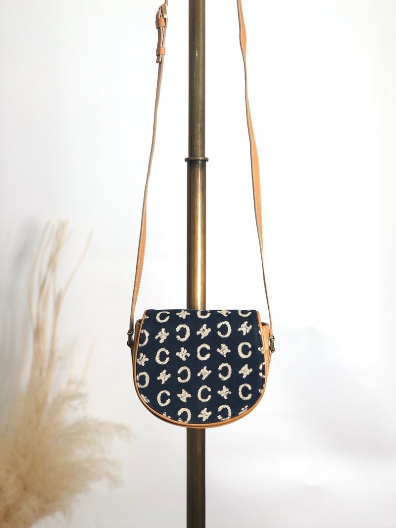 【 日本直送　名牌中古包 】CELINE セリーヌ Cマカダム ショルダーバッグ ネイビー デニム vintage ヴィンテージ オールド d673x7 - 側背包/斜背包 - 棉．麻 藍色